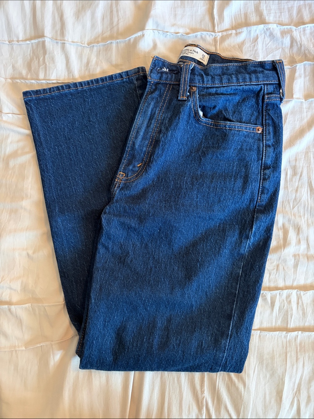 Abercrombie & Fitch Vintage High-Rise Straight Jeans in Dark Blue